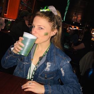 Meet your Posher, Abbey